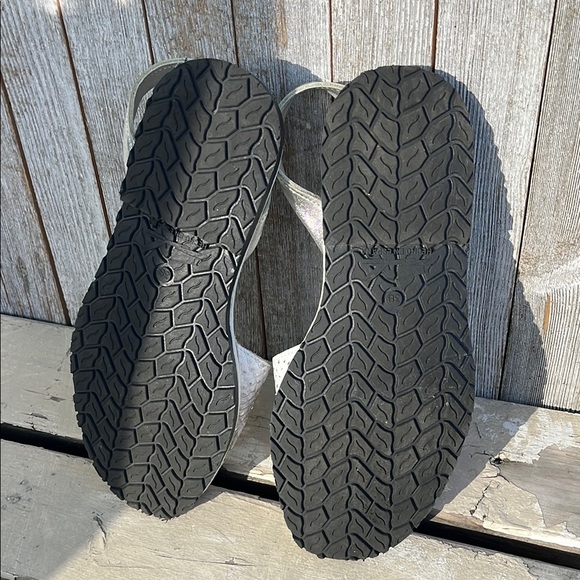 Unity in Diversity Silver Sandals reptile print - Picture 5 of 12